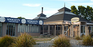 Mackenzies Hotel & Backpackers